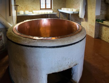 Copper pot under which a fire is lit, used to produce cheese.