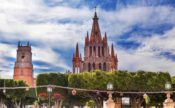 Parroquia Archangel church Jardin Town Square San Miguel de Allende, Mexico. Parroaguia created in 1600s.

