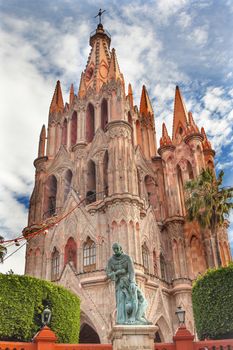 Father Juan de San Miiguel Statue Facade Parroquia Christmas Archangel church San Miguel de Allende, Mexico. Parroaguia created in 1600s and facade created in 1880s.

