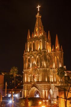  Parroquia Christmas Archangel Church San Miguel de Allende, Mexico. Parroaguia created in 1600s and facade created in 1880s.

