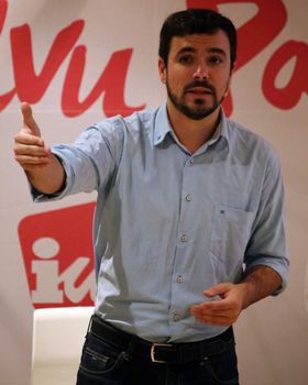 SPAIN, Oviedo: The Popular Unity candidate, Alberto Garz�n, participated in a discussion with a group of young citizens on December 5, 2015.The Spanish general election will be held on or before December 20, 2015.