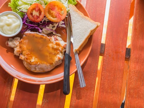 Grilled steak and vegetable salad