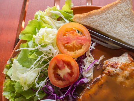 Grilled steak and vegetable salad