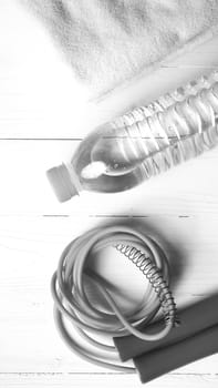 fitness equipment:water bottle,towel,rope black and white color style