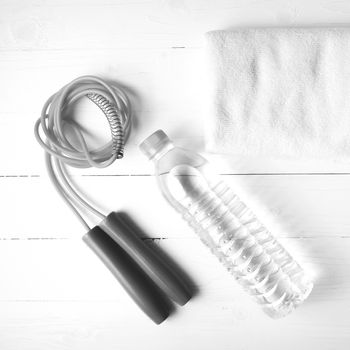 fitness equipment:water bottle,towel,rope black and white color style