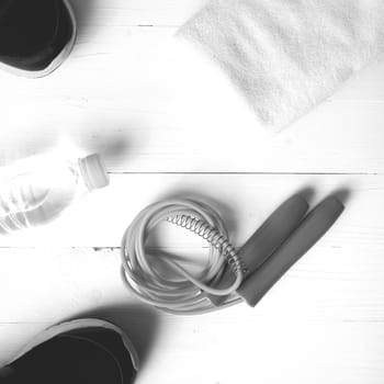 fitness equipment:running shoes,water bottle,towel,rope black and white color style