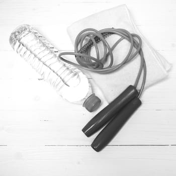 fitness equipment:water bottle,towel,rope black and white color style