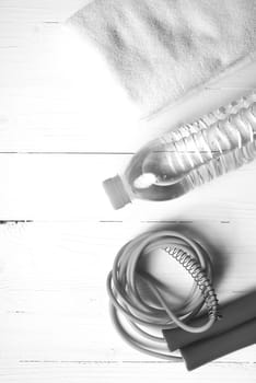 fitness equipment:water bottle,towel,rope black and white color style