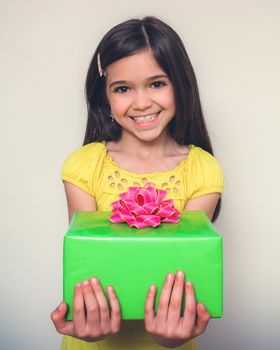 Young girl with borwn hair acts in studio.