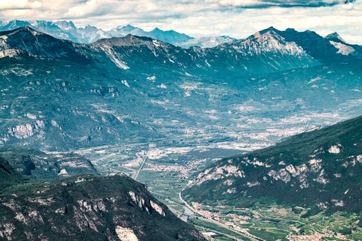 The landscape of the "Valley of the Adige", that is spread around the eponymous river, is characterized by a wide valley, surrounded by high mountains.