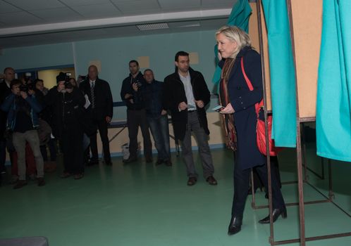 FRANCE, H�nin-beaumont : French far-right Front National (FN) party's president and FN top candidate for the regional election in the Nord-Pas-de-Calais-Picardie region, Marine Le Pen, steps out of a polling booth before voting for the second round of the regional elections on December 13, 2015 in Henin-Beaumont, northern France.