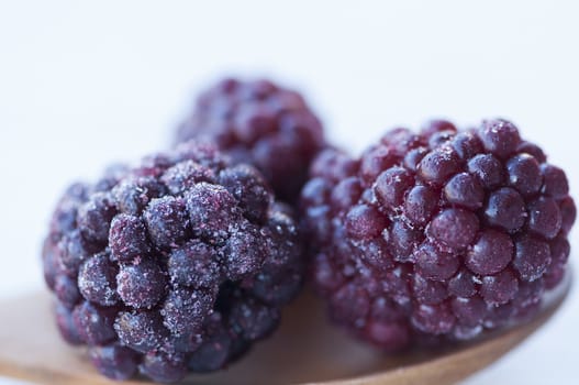 Close-up on a group of blackberrys in a spoon on a table