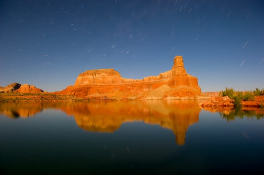 Long Exposure shot at night to capture the stars and rocks at powell