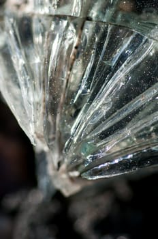 CLose up photo of a shattere3d peice of glass