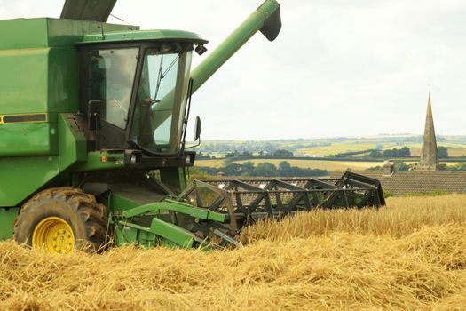 Threshing machine.
Summer in England .The corn is gathered in and the bales of hay are made.