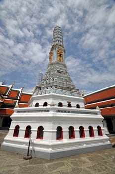 Grand Palace was built as the final resting place of the Emerald Buddha ( Phra Kaeo) surrounded by the kings residence, it is Thailands holiest temple