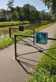 The Canal de Roanne a Digoin near Digoin in Burgundy. The Voies Verte cycle route follows the canal, at this point about 1km south of Digoin.