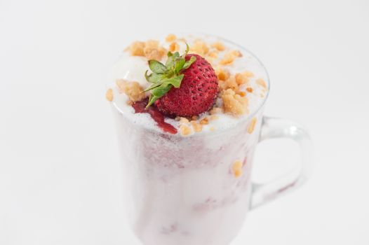 Berry cobbler shake, mix berry milk shake with strawberry and crackers