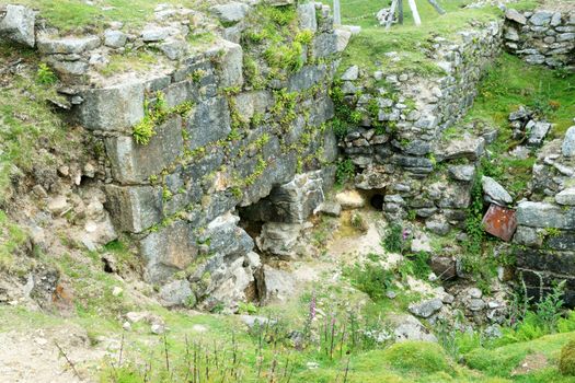 Images of old and non operating mines and their buildings on Caradon.