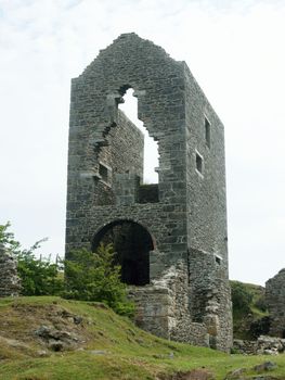 Images of old and non operating mines and their buildings on Caradon.