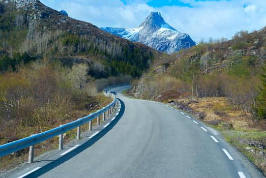 Asphalt road in Norvegian mountains