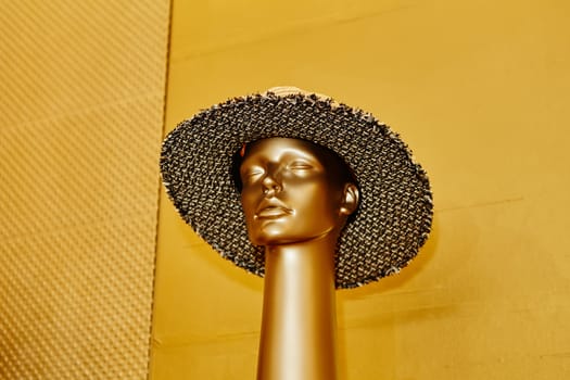 Head a dummy in a hat at boutique