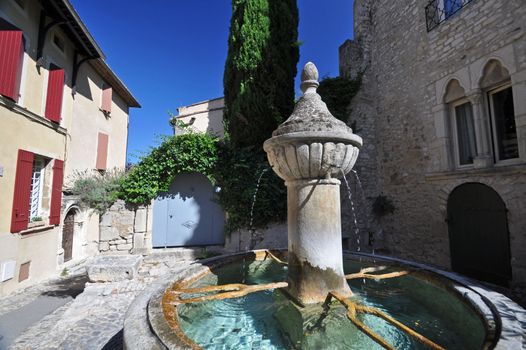 Fountain on the Rue de l'Eveche ( Haute-Ville) at Vaison La Romain, in the Vancluse, Provence, France.