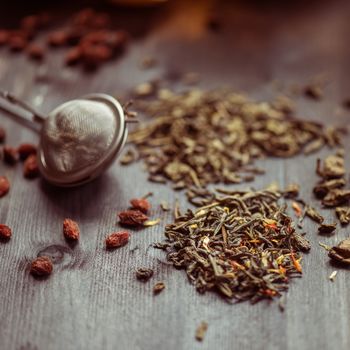 tea composition with cinnamon sticks, lemons