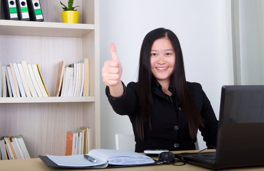 Asian business woman with thumb up