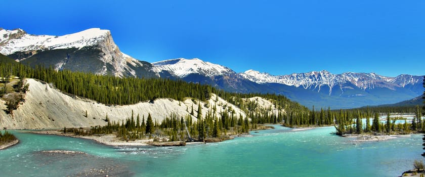 MOUNTAIN SCENE IN THECANADIAN ROCKIES