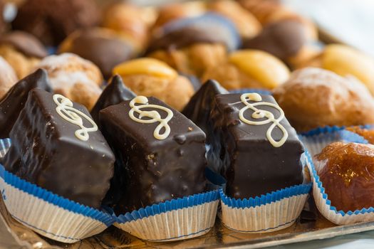 In the pictured colorful pastries with cream and chocolate, the real Italian confectionery.