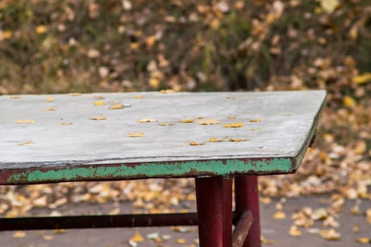 Let the old iron table in the autumn in park