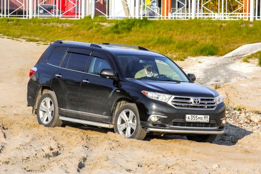 NOVYY URENGOY, RUSSIA - SEPTEMBER 2, 2012: Motor car Toyota Highlander at the city street.