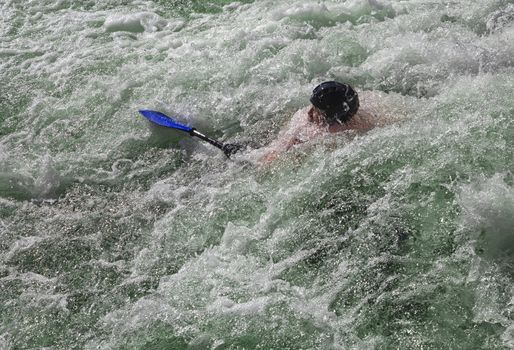 Kayaker lost his kayak in the cataract 