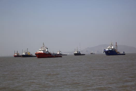 group of ship sailing in the ocean