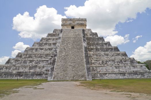 The big Kukulkan pyramid in Chichen Izta, Yucatan, Mexico