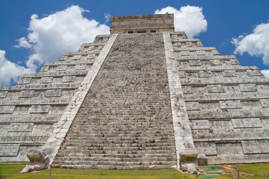 The big Kukulkan pyramid in Chichen Izta, Yucatan, Mexico