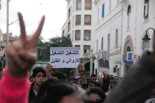 TUNISIA, Tunis: Tunisians shout slogans outside the headquarters of Tunis Governorate, on Habib Bourguiba, during an anti-government demonstration on January 20, 2016  in solidarity with demonstrators demanding jobs in the central Tunisian city of Kasserine Authorities imposed a curfew on the impoverished city of Kasserine, where tensions have been high since January 16, 2016 when a young unemployed man suffered a fatal electric shock during a protest