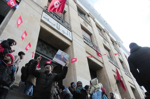 TUNISIA, Tunis: Tunisians shout slogans outside the headquarters of Tunis Governorate, on Habib Bourguiba, during an anti-government demonstration on January 20, 2016  in solidarity with demonstrators demanding jobs in the central Tunisian city of Kasserine Authorities imposed a curfew on the impoverished city of Kasserine, where tensions have been high since January 16, 2016 when a young unemployed man suffered a fatal electric shock during a protest
