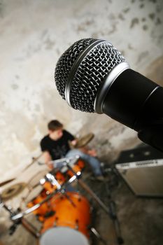Drumms on a stage