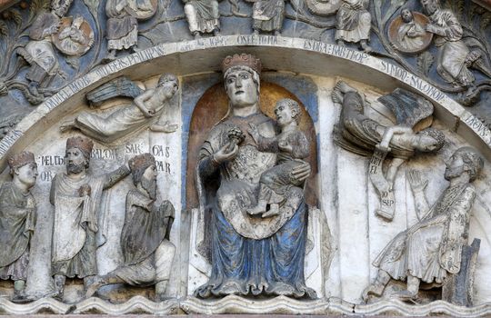 Virgin Mary with baby Jesus. Baptistery. Parma. Emilia-Romagna. Italy.