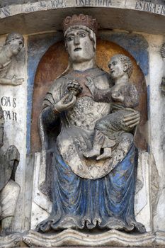 Virgin Mary with baby Jesus. Baptistery. Parma. Emilia-Romagna. Italy.