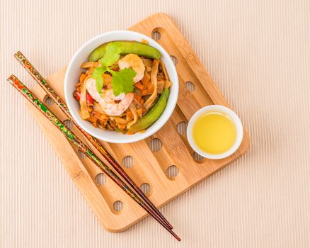 Bowl of shrimp pad thai photographed from overhead.