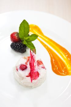 souffle from yogurt with strawberry and blackberry