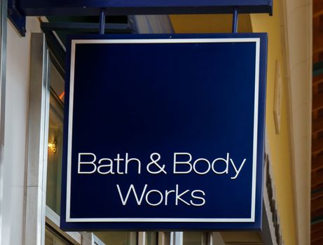 SIMI VALLEY, CA/USA - JANUARY 23, 2016: Bath & Body Works exterior and sign. Bath and Body Works is a an American retail store chain.