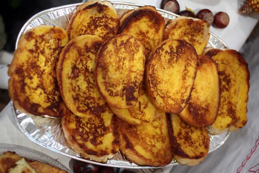 Sweet pieces of toasted bread, fried in egg