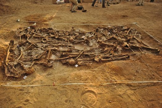 In 1936, just at the beginning of the Spanish Civil War, dozens of non-fascist citizens were carried from Burgos to mount Estepar. Over there, they were shot by a platoon of Franco's army and buried in a mass grave until 2014-2015.