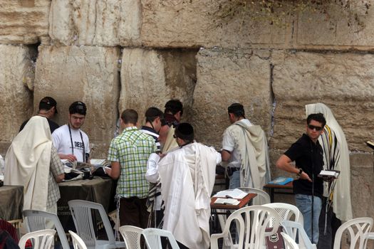 Jewish men pray at the western wall October 03, 2006 in Jerusalem, IL. The wall is one of the holiest sites in Judaism attracting thousands of worshipers daily.