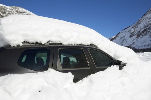 A car under the snow