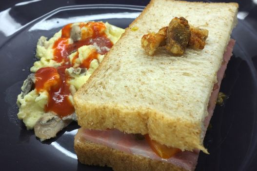 Ham and tomato sandwich with scrambled egg